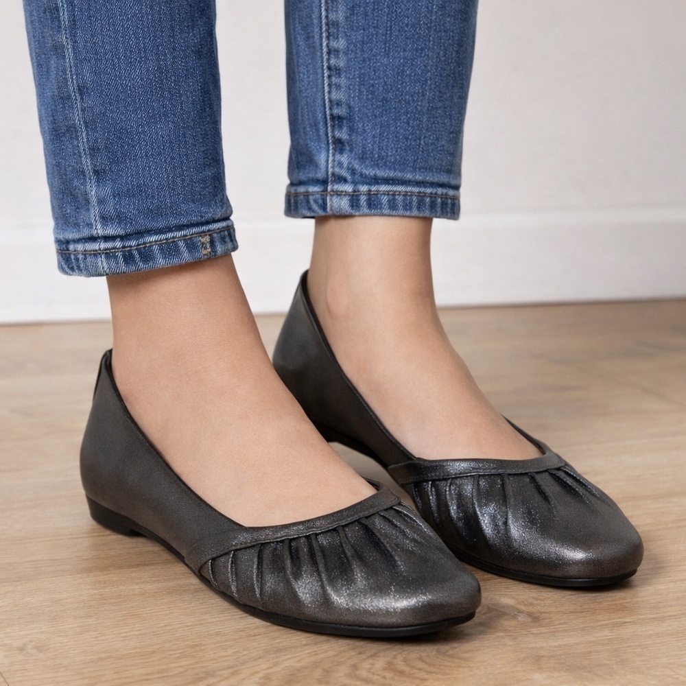 Baretraps Charley Metallic Comfort Flats Size 8.5